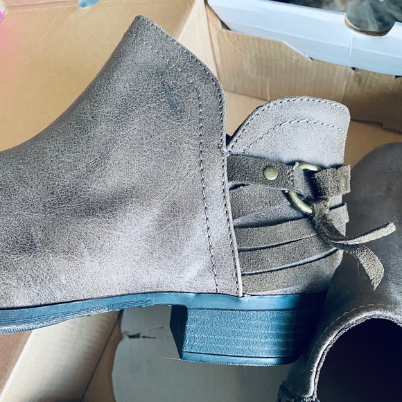 Sugar Ankle Booties Women Griege Heel Boot Zip NEW - Picture 2 of 4